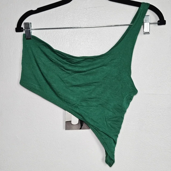 NWT One shoulder crop top asymmetrical hemline in green by naked wardrobe size M - Picture 1 of 3